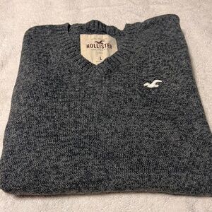 Hollister Men's Charcoal V-Neck Sweater